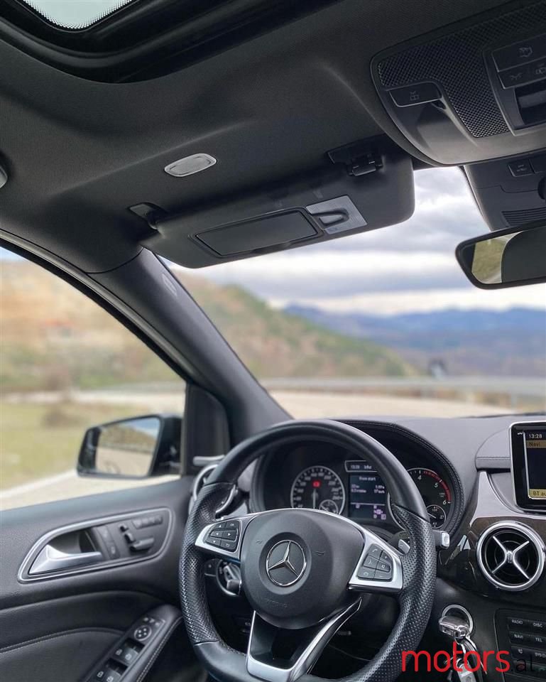 2012' Mercedes-Benz B 200 photo #6