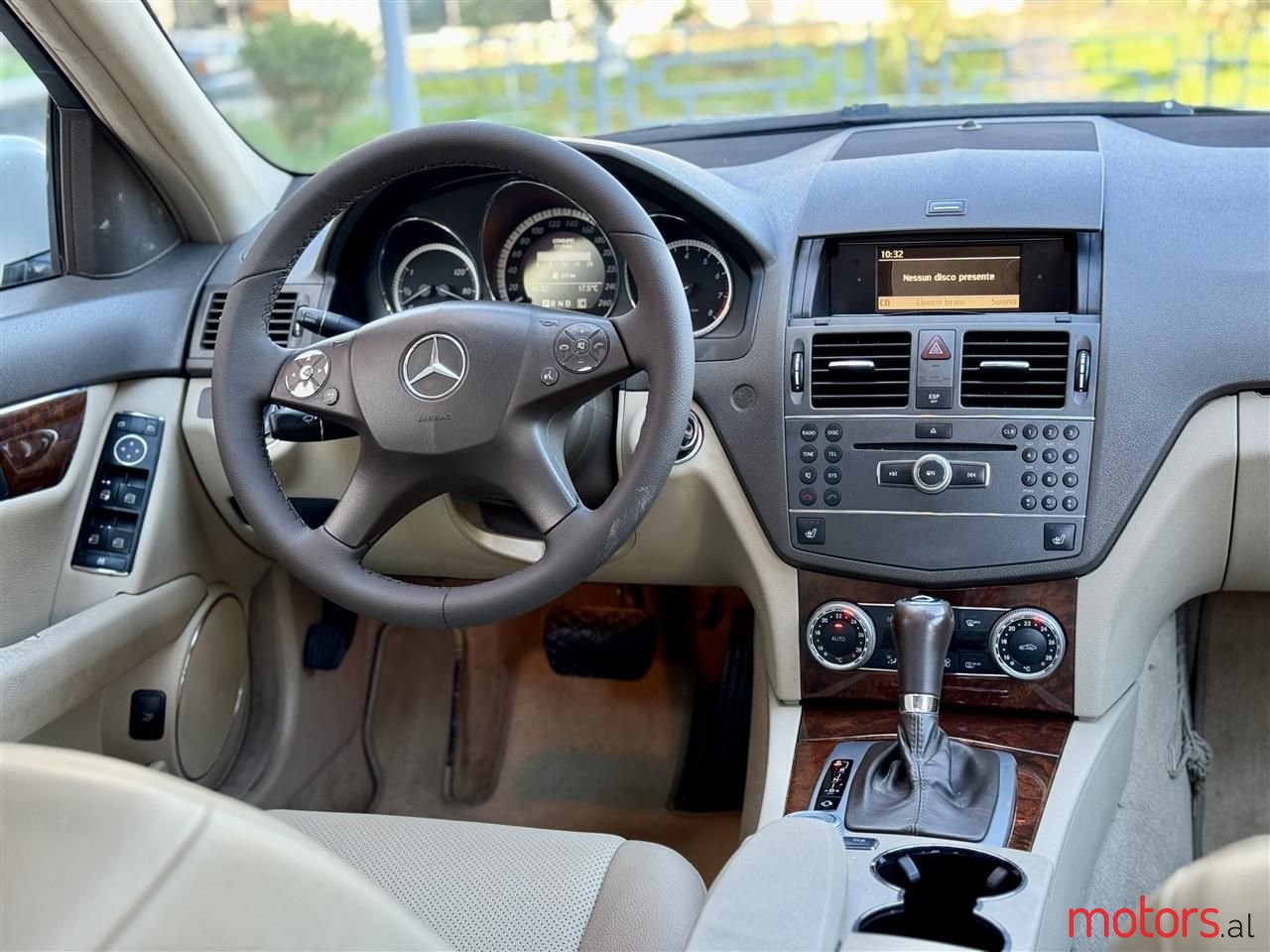 2011' Mercedes-Benz C 250 photo #5