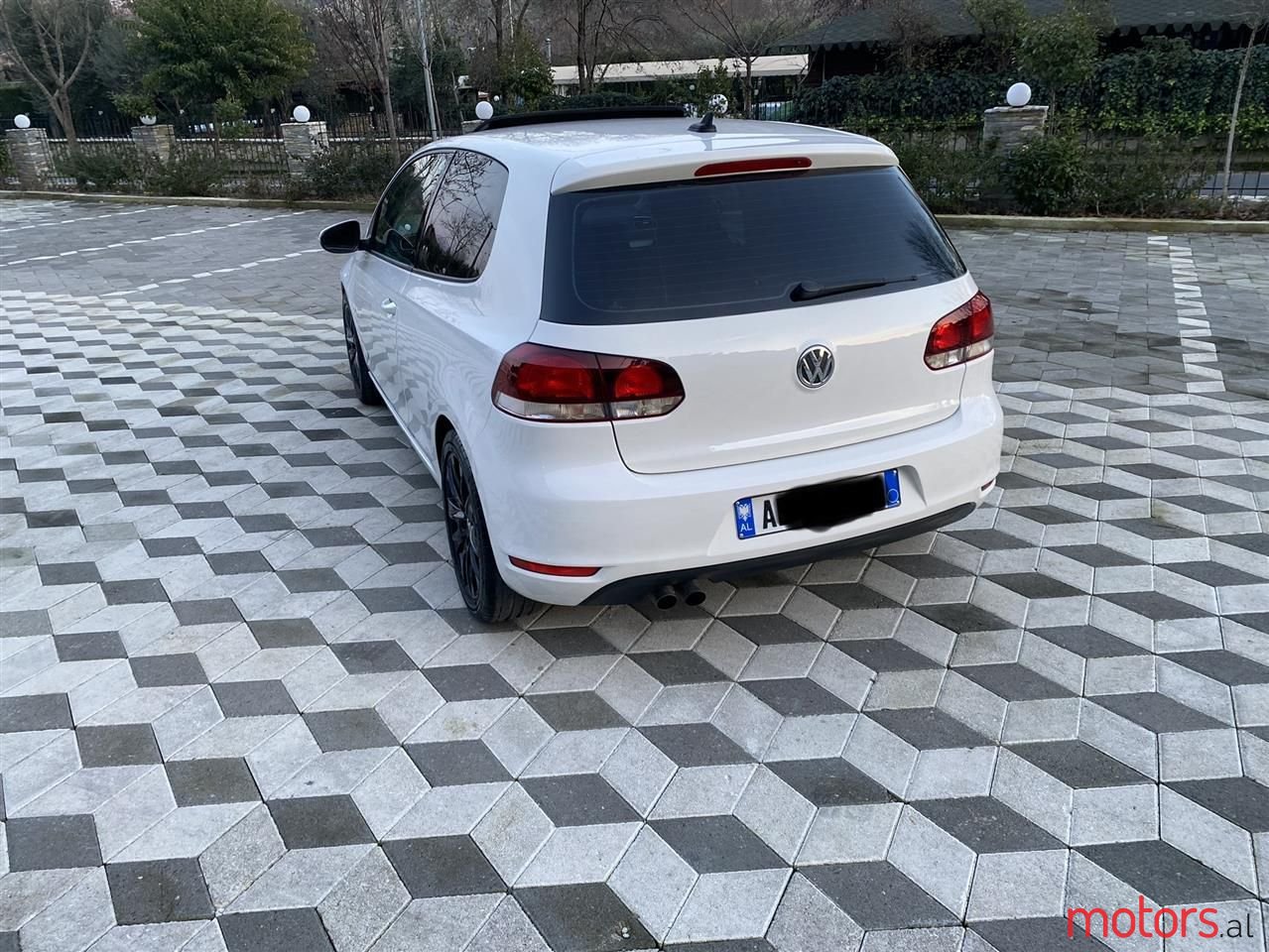 2011' Volkswagen Golf photo #5