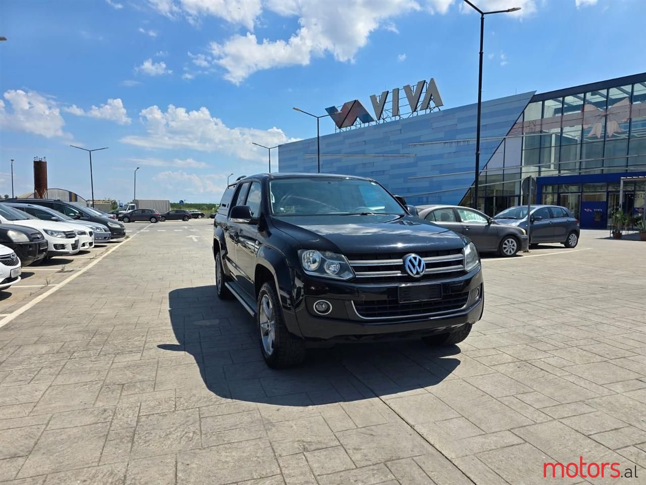 2011' Volkswagen Amarok photo #1