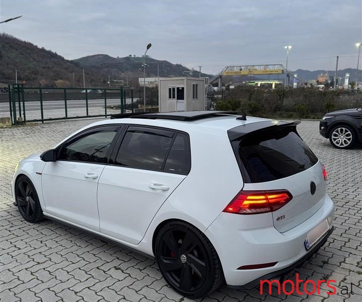 2019' Volkswagen Golf photo #6