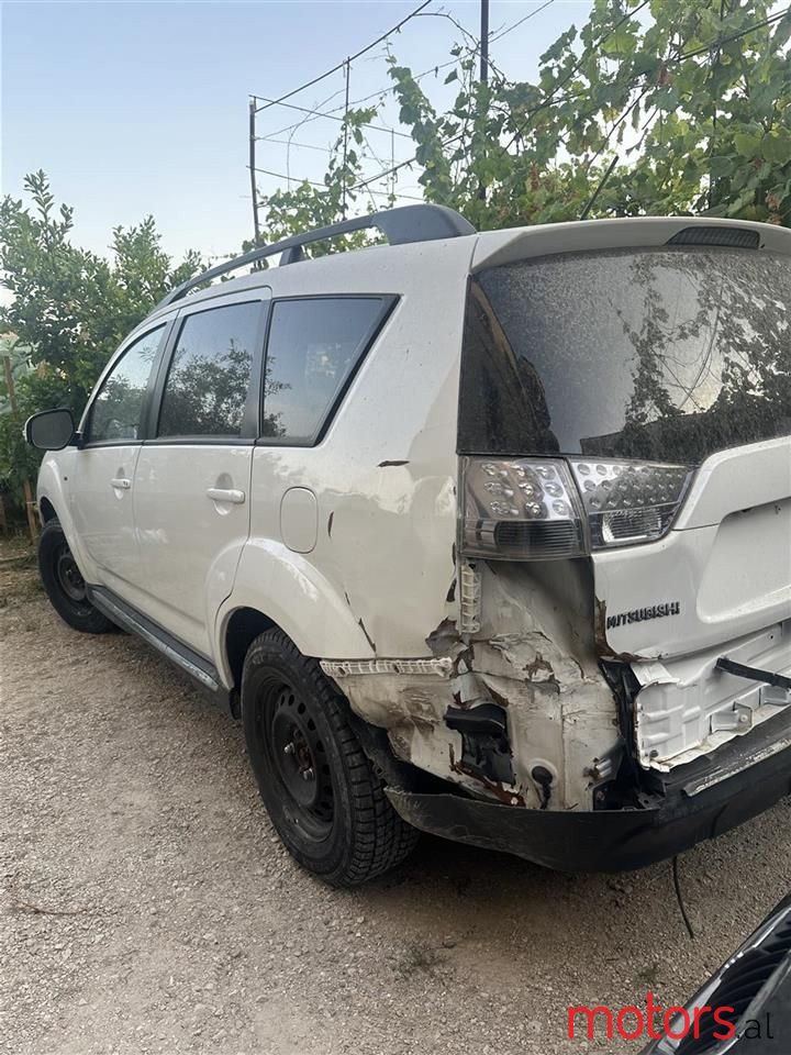 2010' Mitsubishi Outlander photo #3