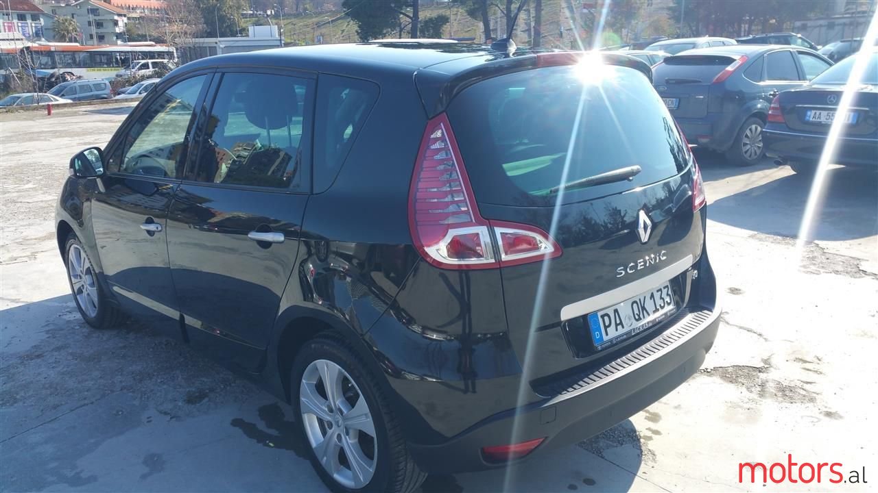 2011' Renault Scenic photo #4