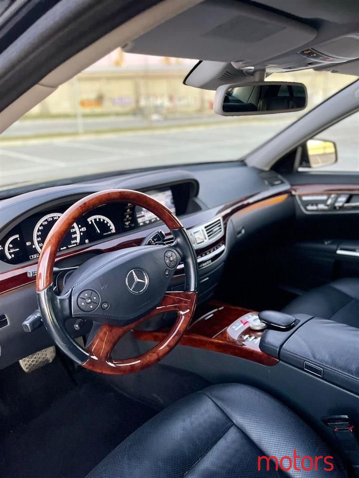 2011' Mercedes-Benz S 550 photo #5