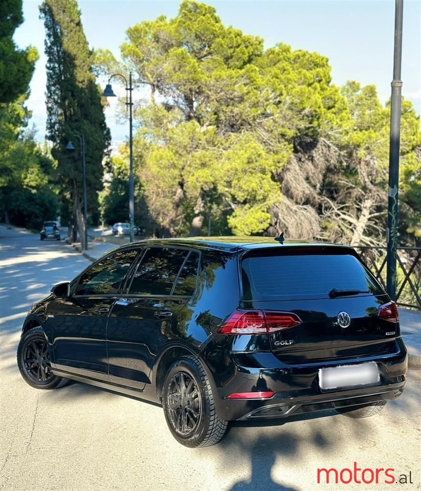 2019' Volkswagen Golf photo #3
