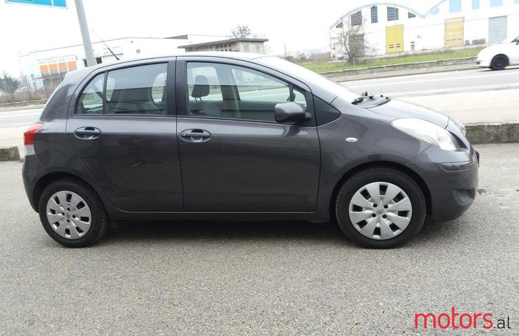 2009' Toyota Yaris photo #1