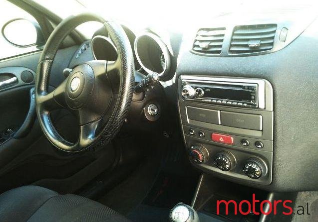 2001' Alfa Romeo Alfa 147 photo #1
