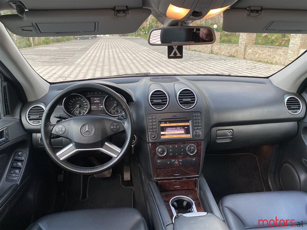 2010' Mercedes-Benz 350 photo #5