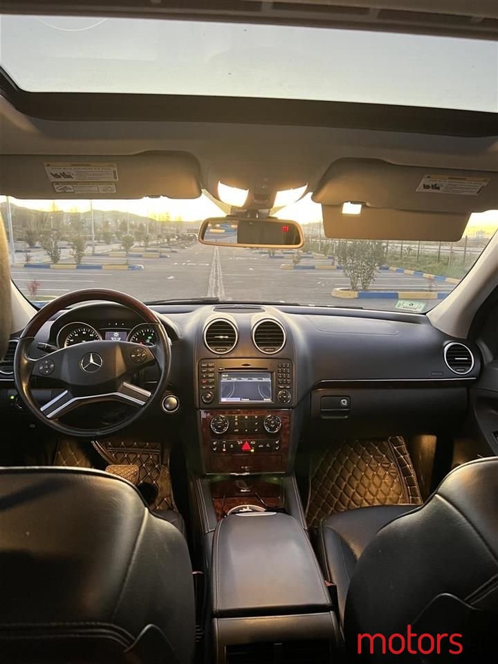 2013' Mercedes-Benz GL 500 photo #2