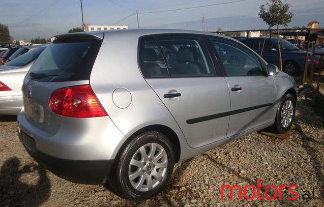 2005' Volkswagen Golf photo #4