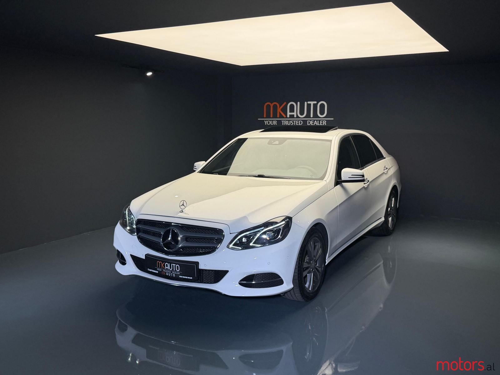 2015' Mercedes-Benz E 220 photo #1