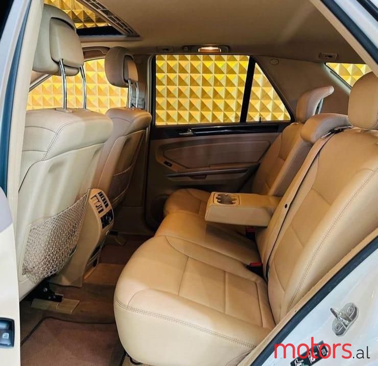 2010' Mercedes-Benz 350 photo #3