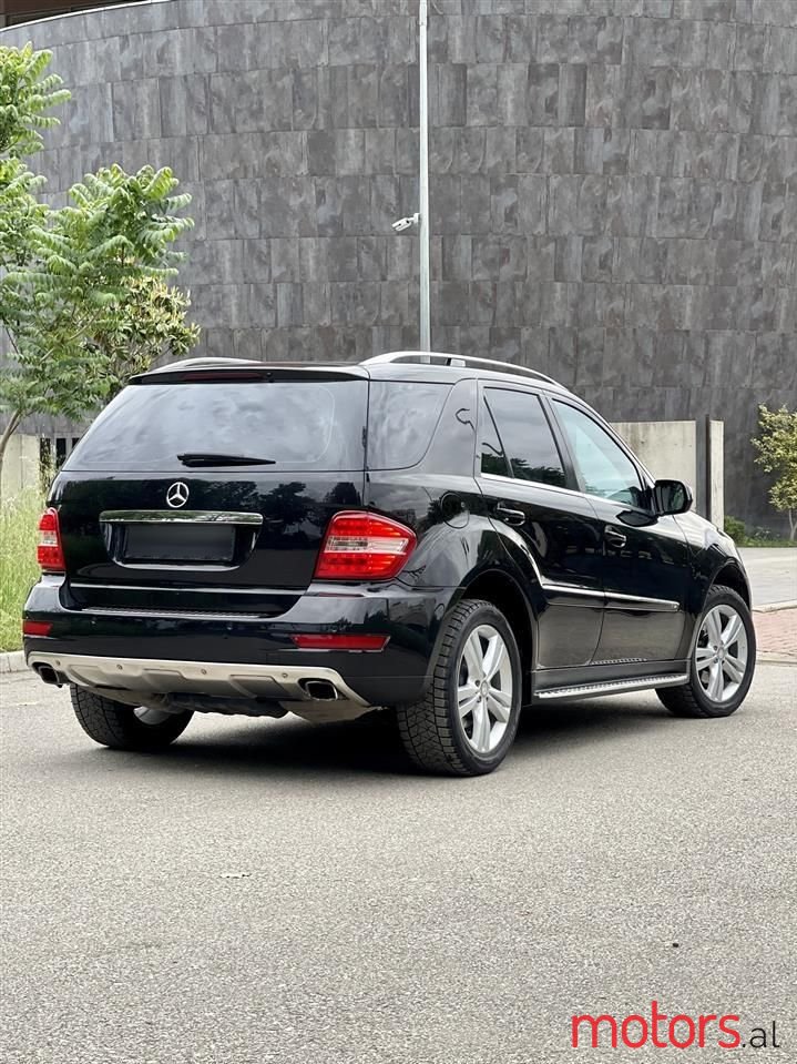 2010' Mercedes-Benz 350 photo #6