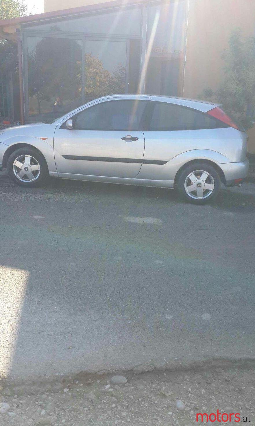 2004' Ford Focus photo #1