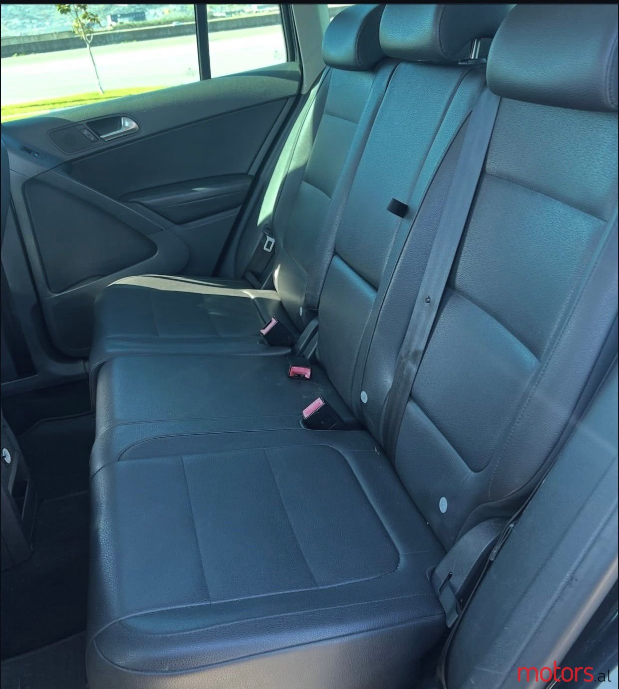 2010' Volkswagen Tiguan photo #3