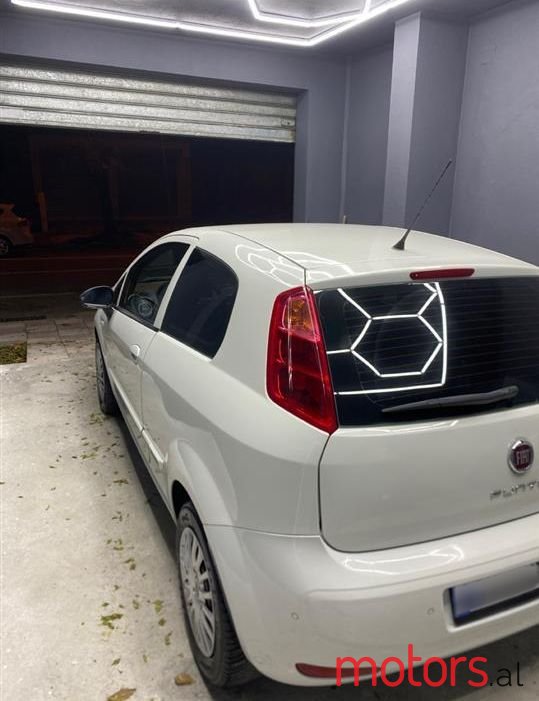 2015' Fiat Punto photo #6