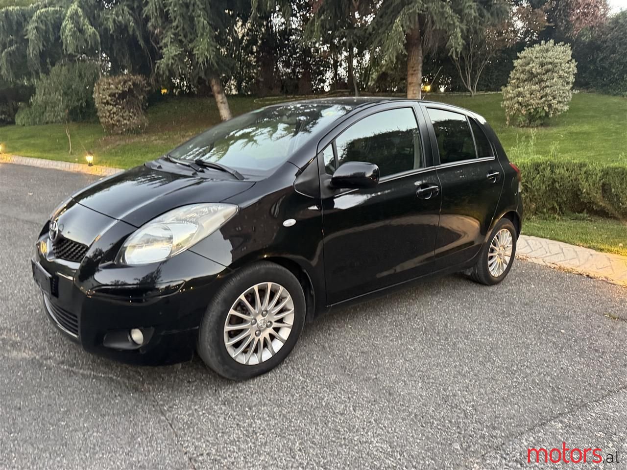 2009' Toyota Yaris photo #1