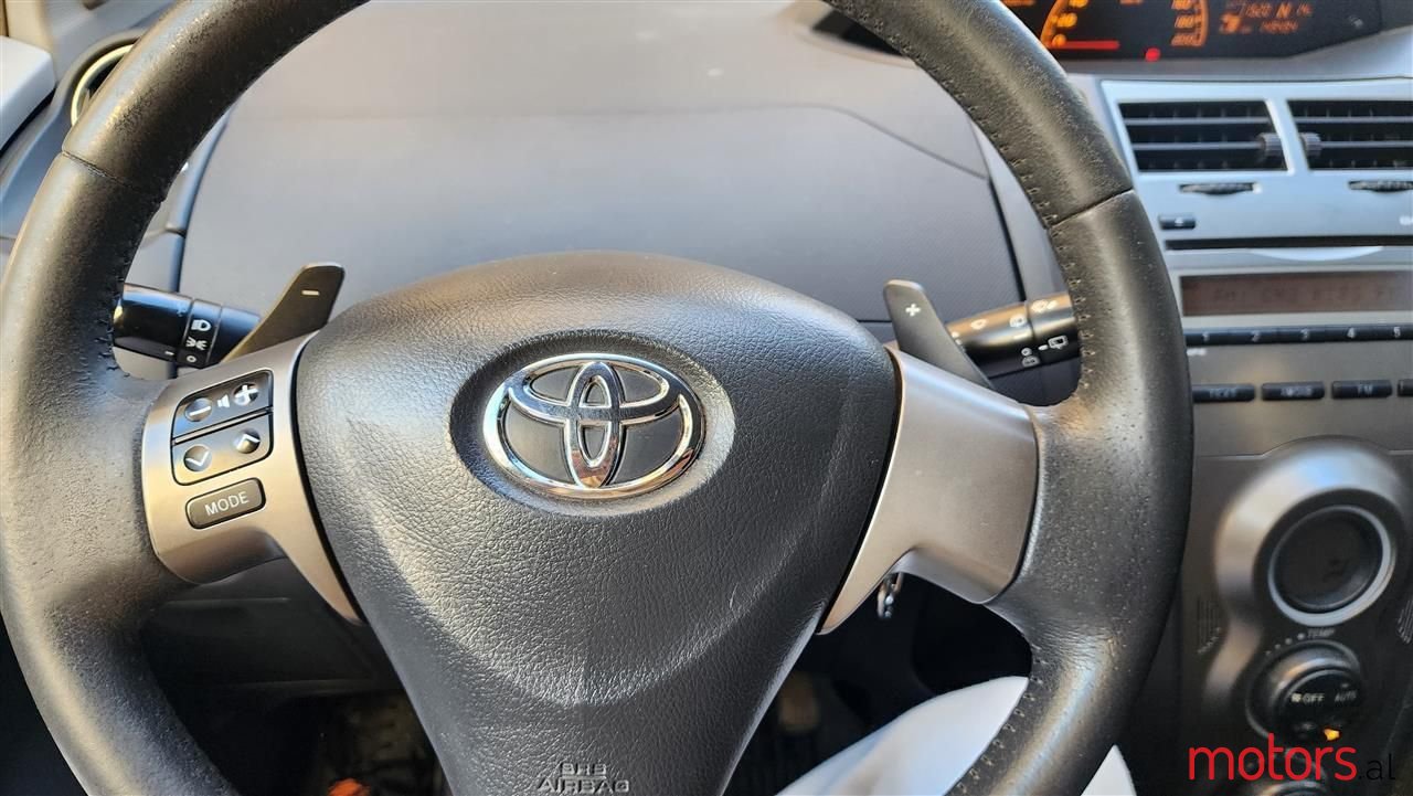 2010' Toyota Yaris photo #4