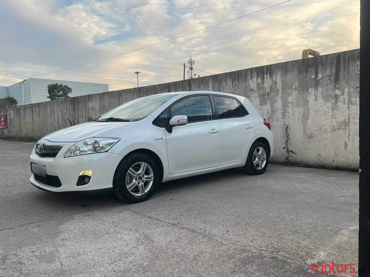 2011' Toyota Auris photo #4