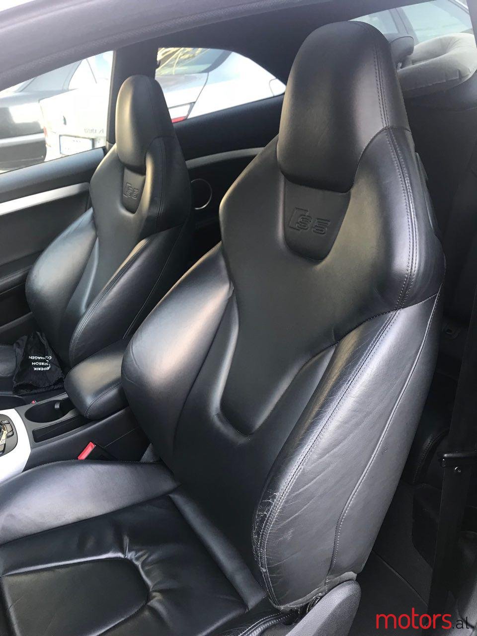 2010' Audi S5 photo #2