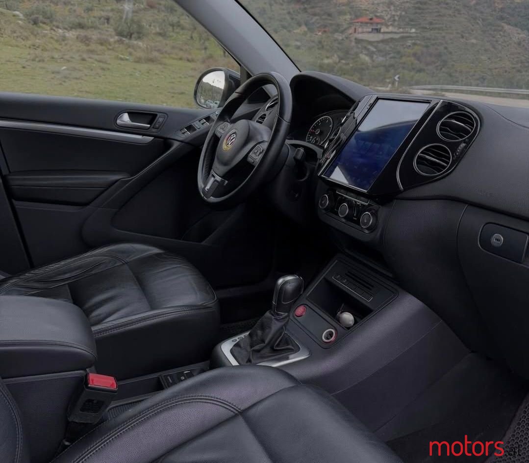 2014' Volkswagen Tiguan photo #2