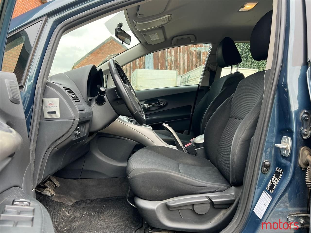 2007' Toyota Auris photo #5