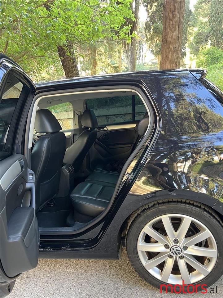 2009' Volkswagen Golf photo #6