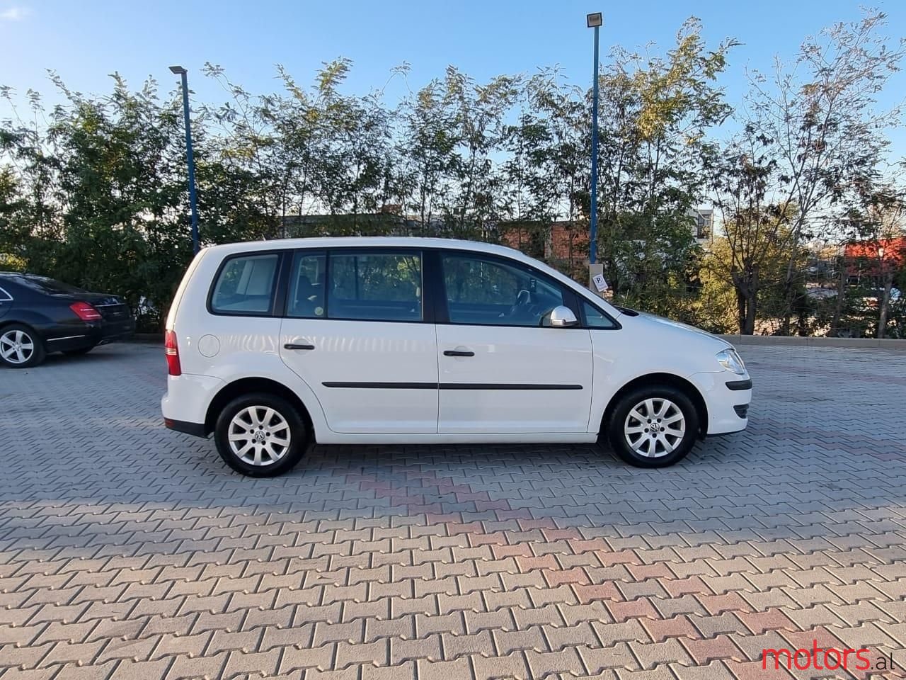 2008' Volkswagen Touran photo #4