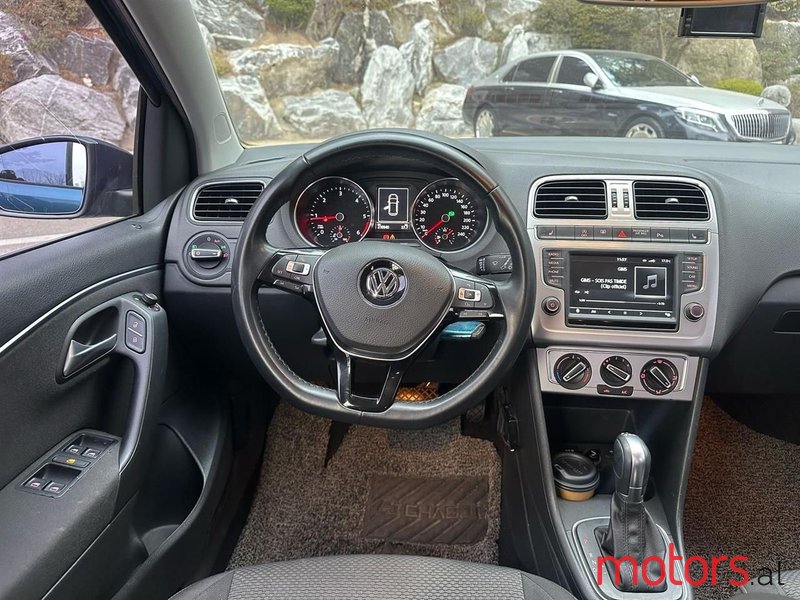 2015' Volkswagen Polo photo #5