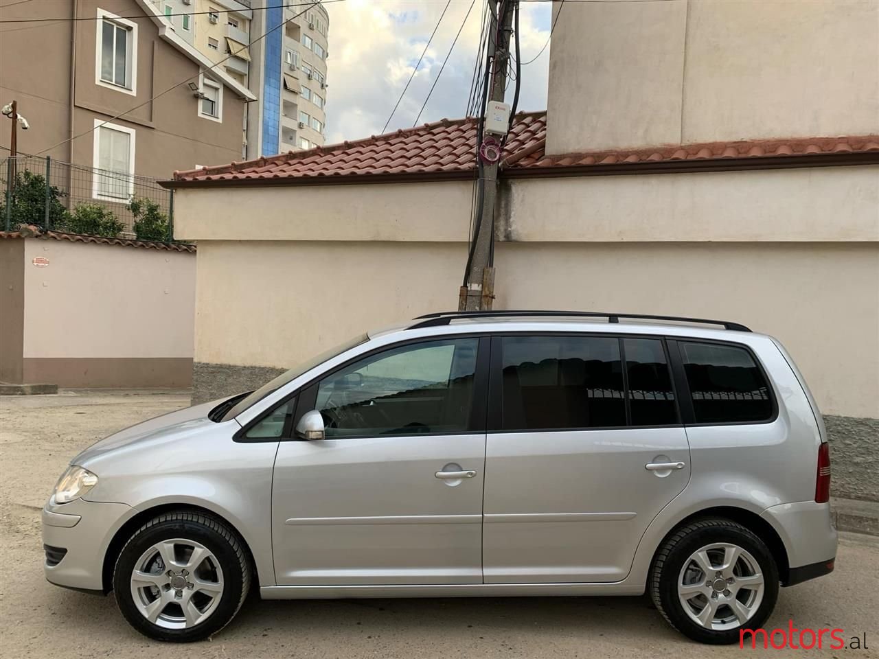 2006' Volkswagen Touran photo #2