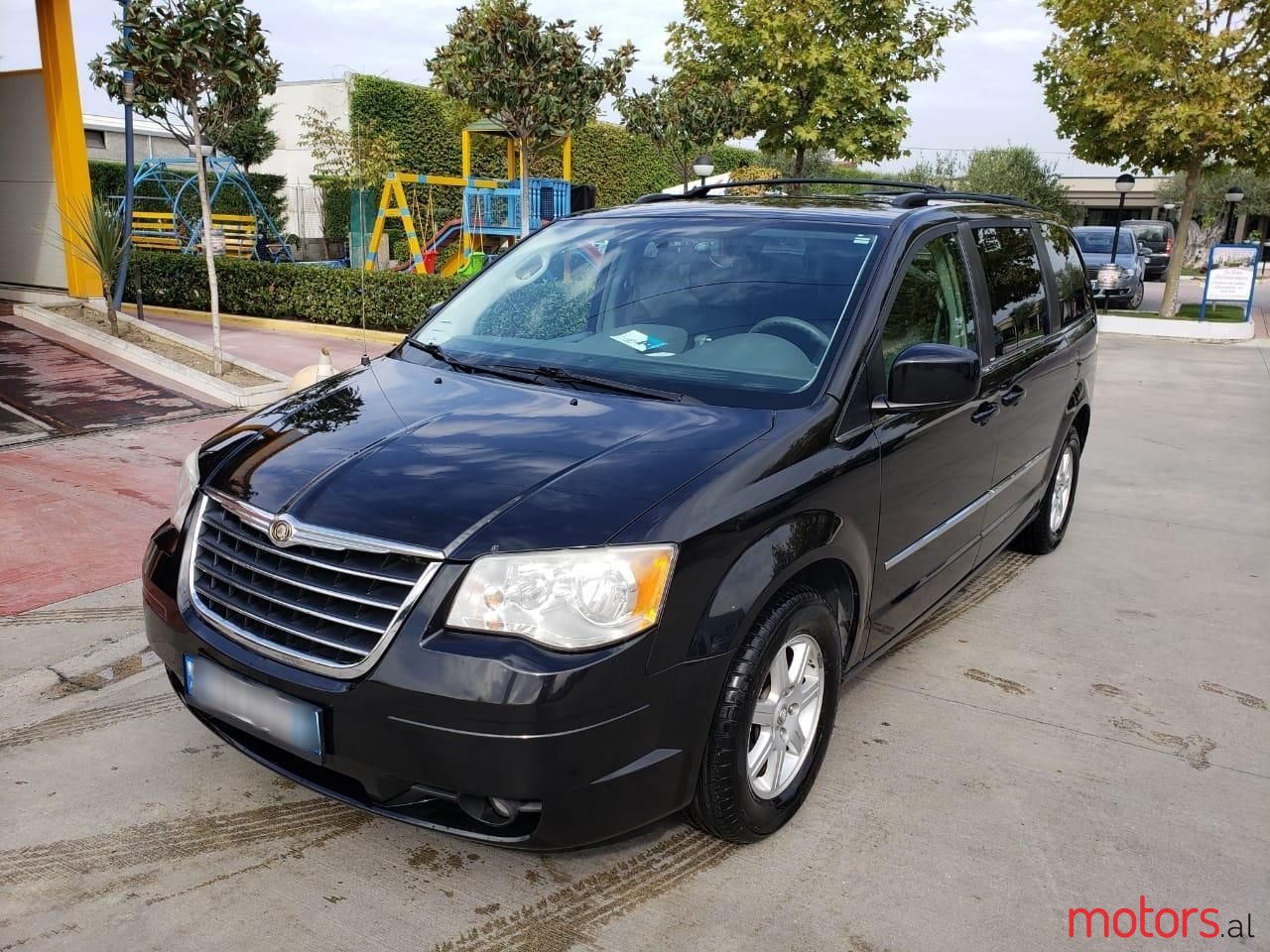 2011' Chrysler Grand Voyager photo #3