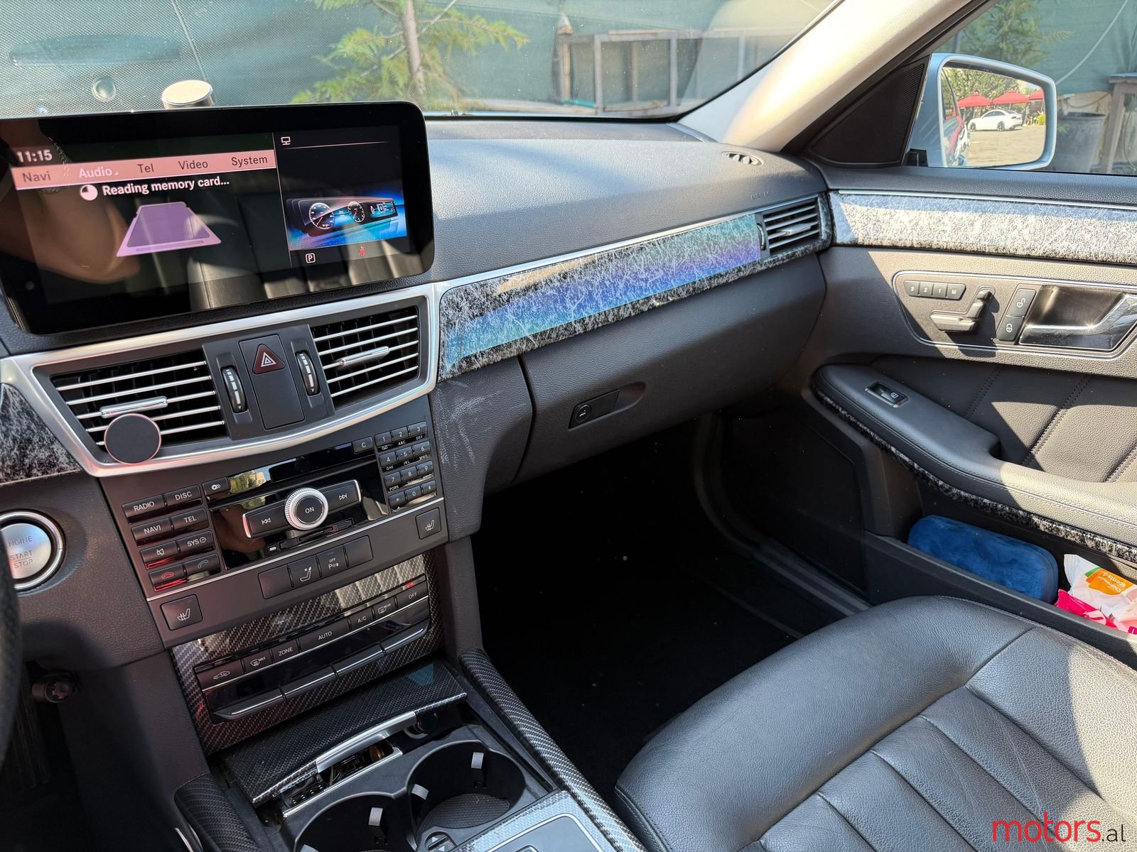 2011' Mercedes-Benz 350 photo #2