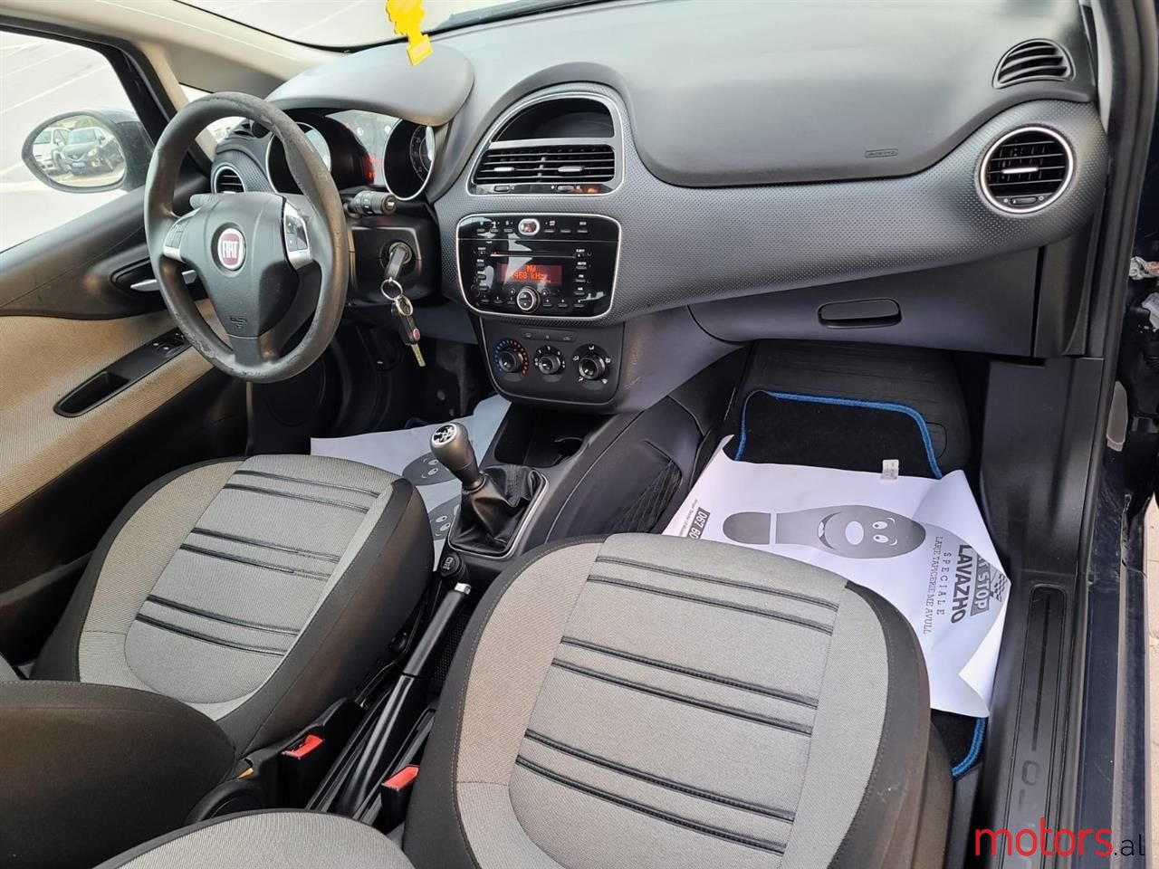 2011' Fiat Punto Evo photo #1