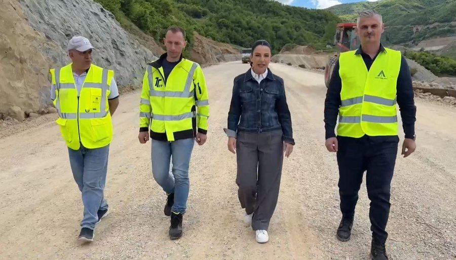 Balluku inspekton punimet në Qukës - Qafë Plloçë: Hapet për qarkullimin brenda verës