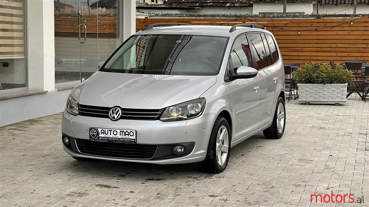 2011' Volkswagen Touran photo #1
