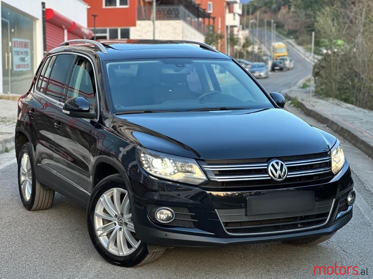 2015' Volkswagen Tiguan photo #1