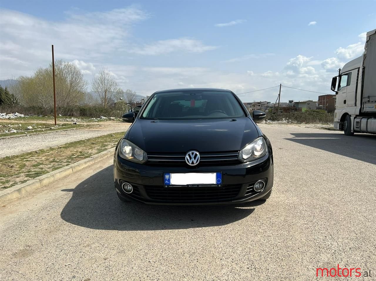 2010' Volkswagen Golf photo #2