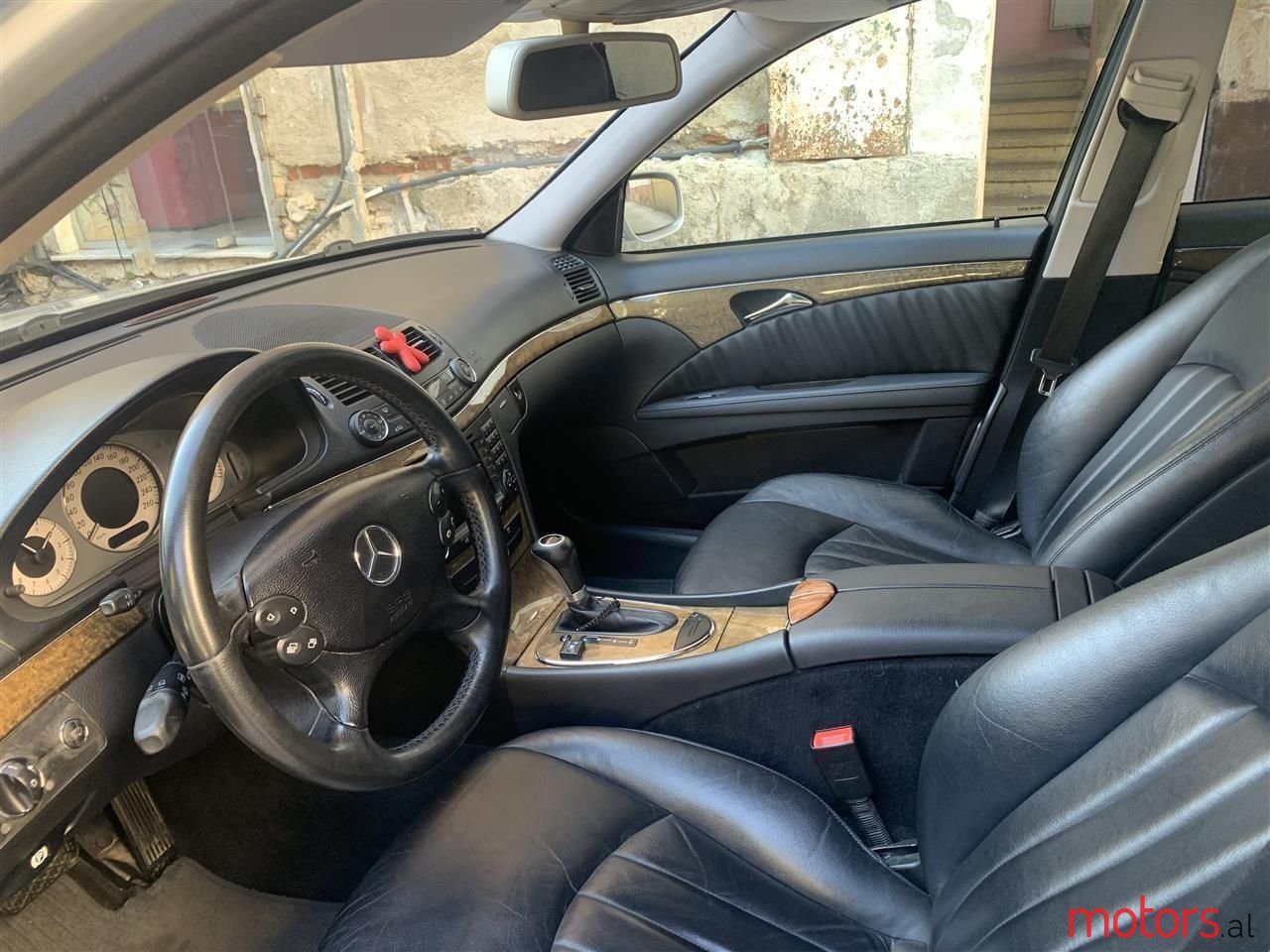 2008' Mercedes-Benz E 280 photo #3