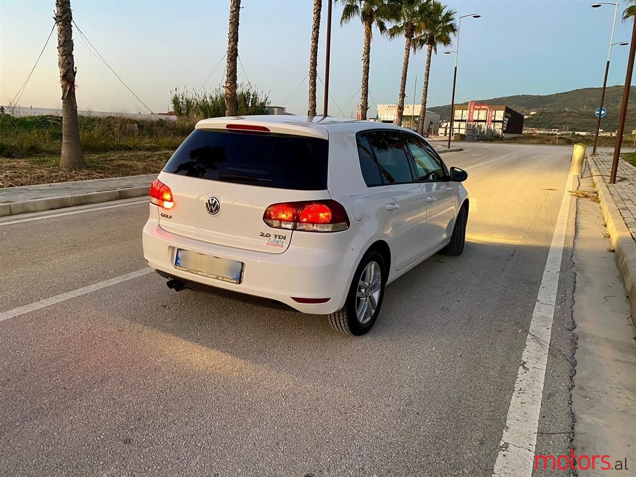 2011' Volkswagen Golf photo #2