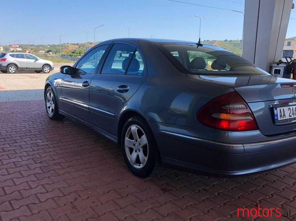 2005' Mercedes-Benz E 270 photo #5