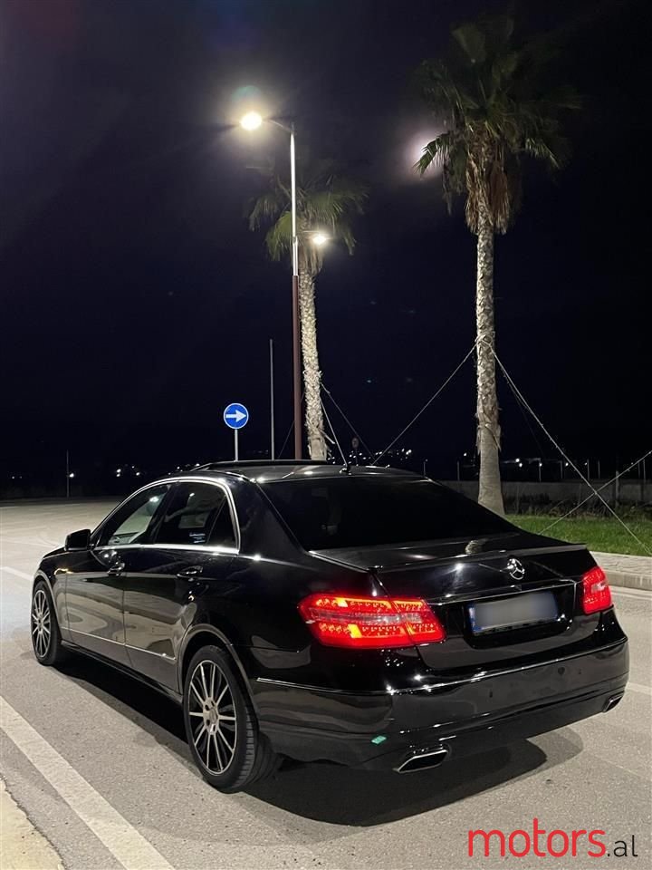 2010' Mercedes-Benz 350 photo #2