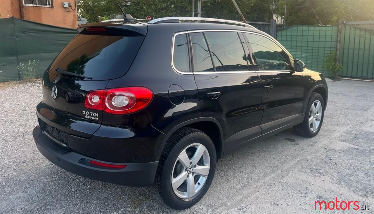 2011' Volkswagen Tiguan photo #6