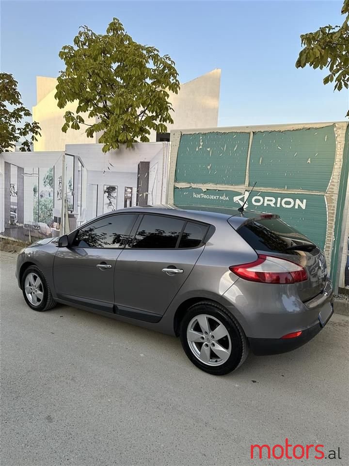 2010' Renault Megane photo #4