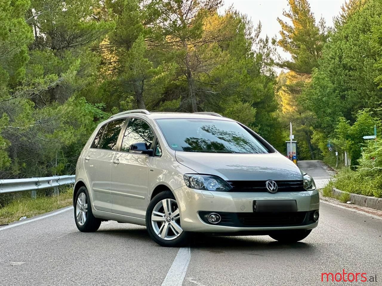 2012' Volkswagen Golf Plus photo #1