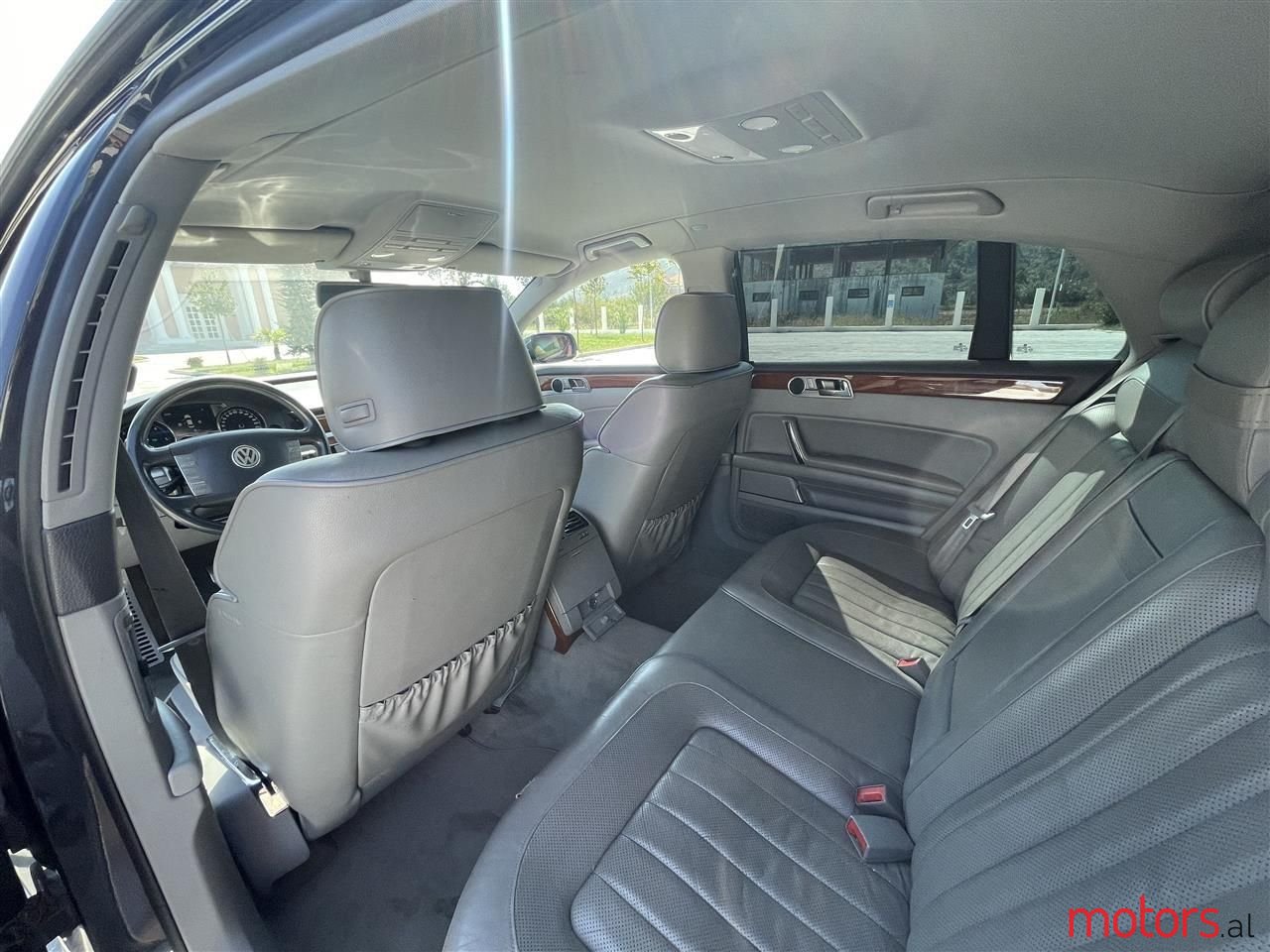 2009' Volkswagen Phaeton photo #2