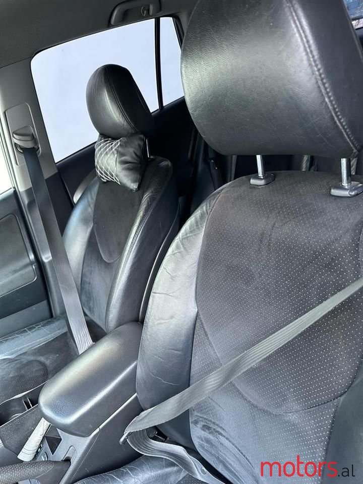 2010' Toyota RAV4 photo #5