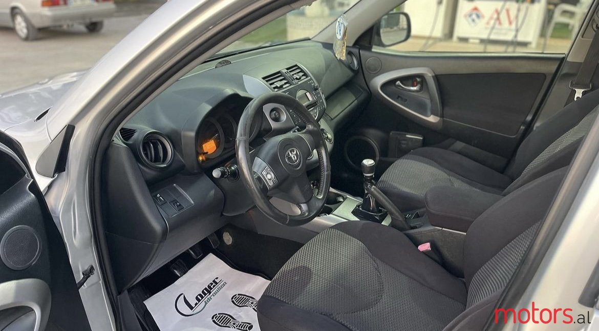 2006' Toyota RAV4 photo #3