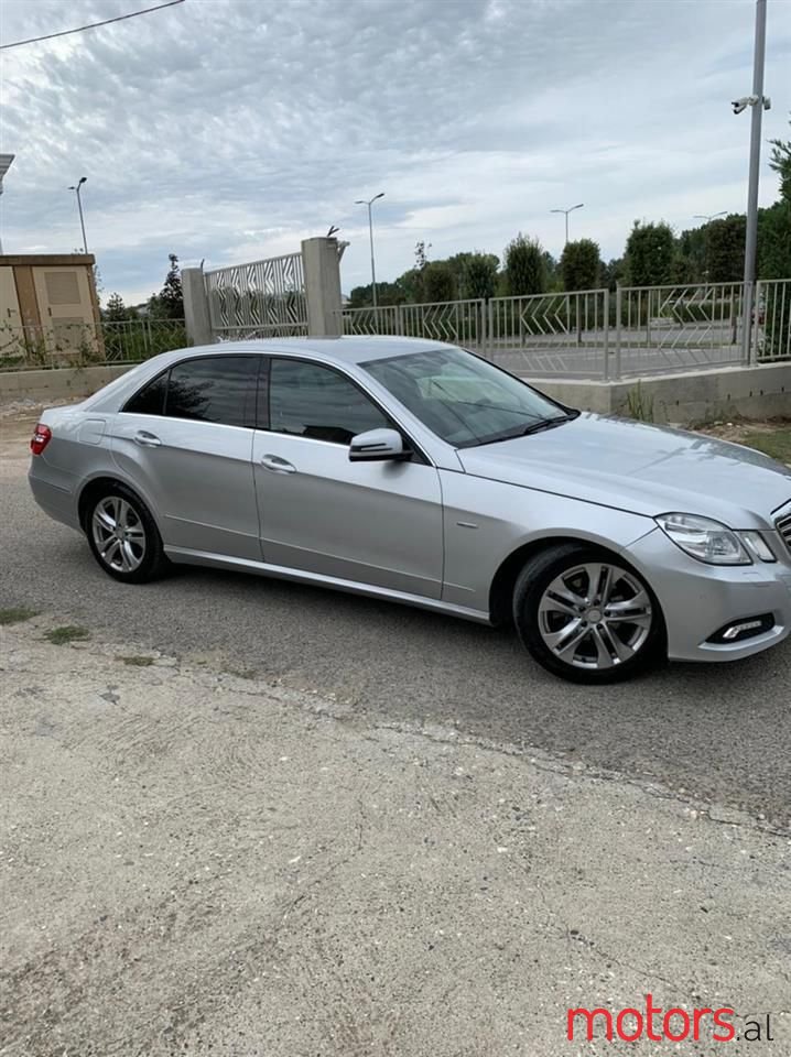 2010' Mercedes-Benz E 220 photo #2
