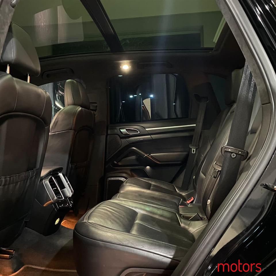 2010' Porsche Cayenne photo #2