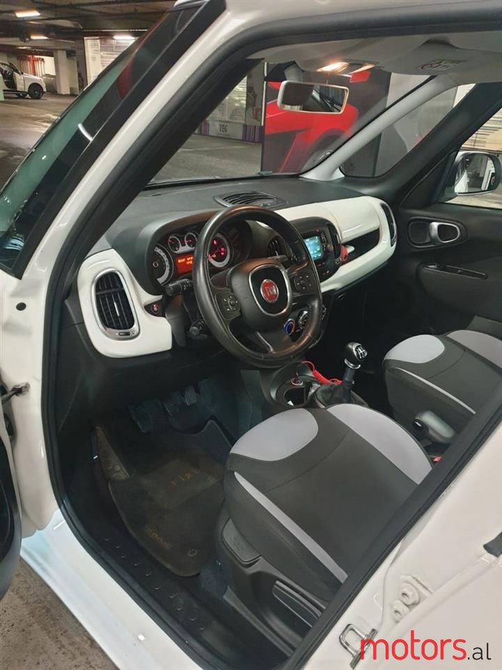 2017' Fiat 500L photo #4